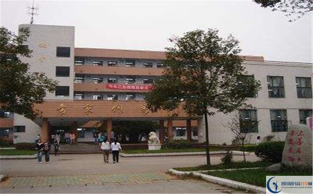 四川省彭州中學(xué)地址在什么地方？